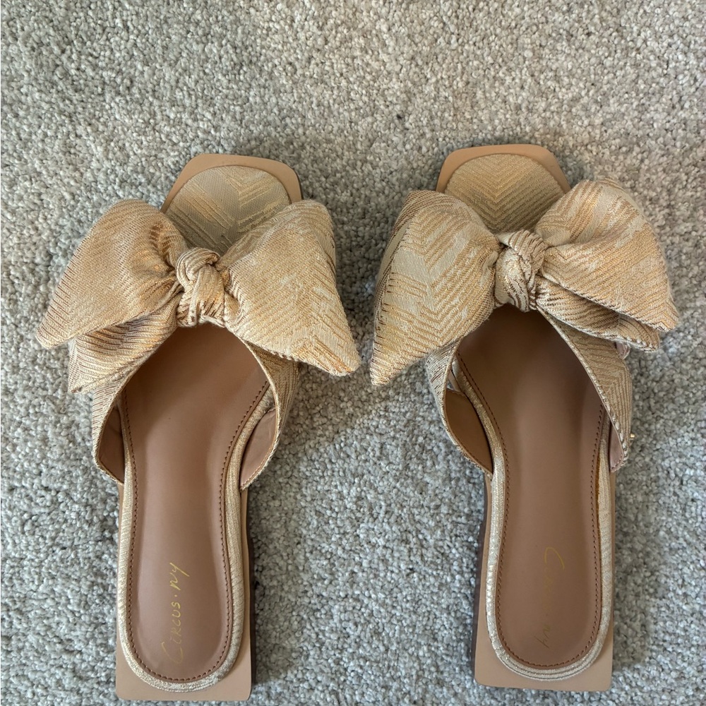 Chic Tan Bow Slip-On Sandals